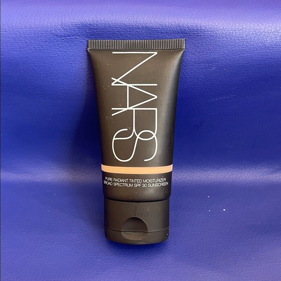 NARS Pure Radiant Tinted Moisturizer SPF 30 St Moritz - Picture 1 of 2